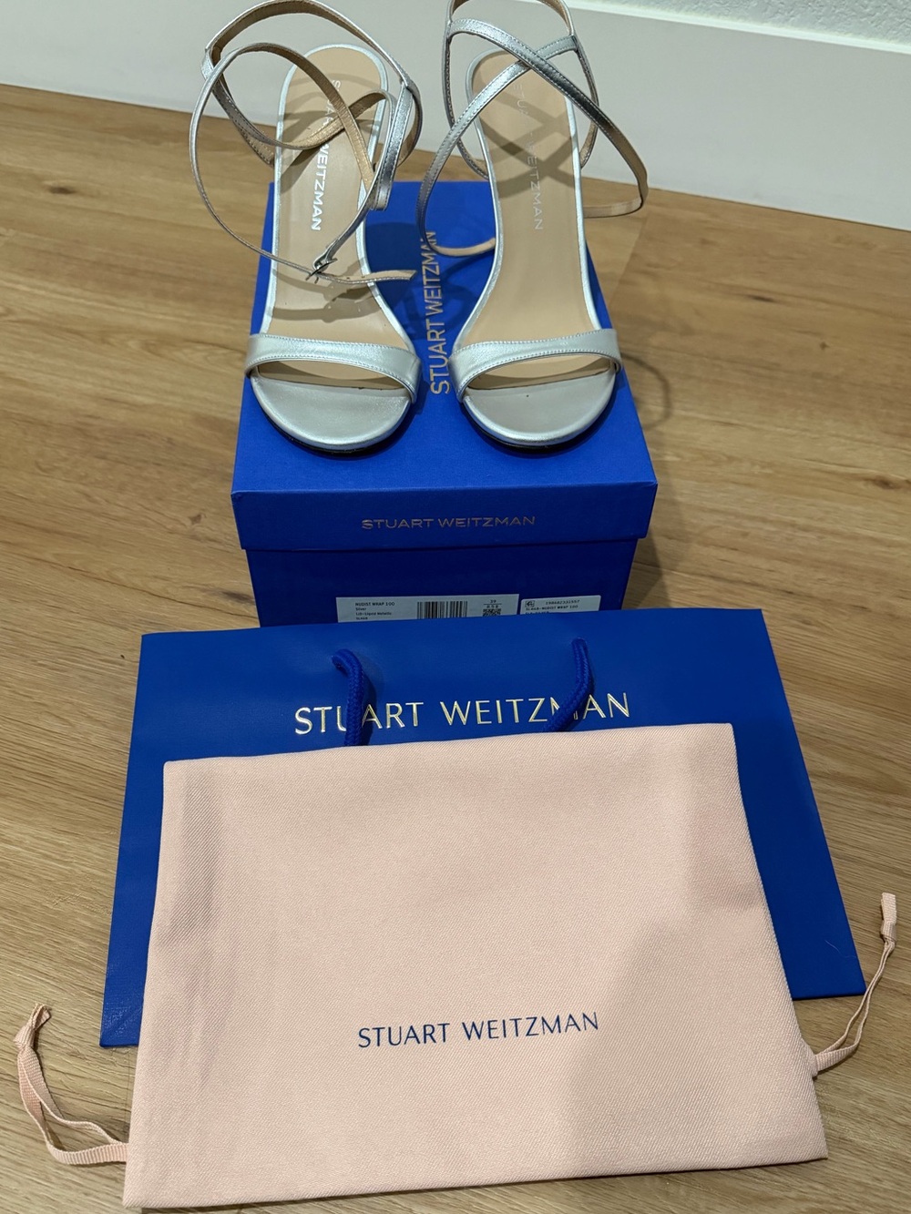 Stuart Weitzman - Picture 5 of 5